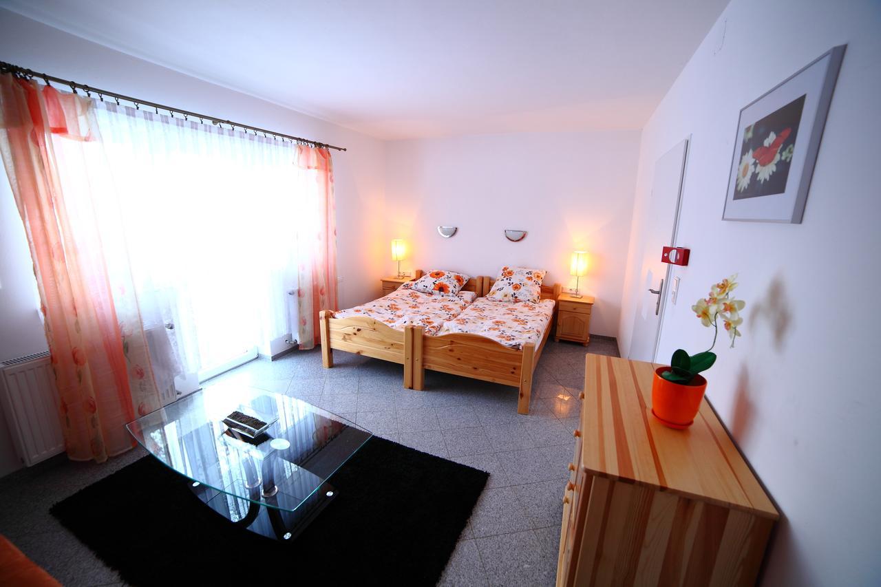 Domki Cztery Pory Roku Czchow Buitenkant foto