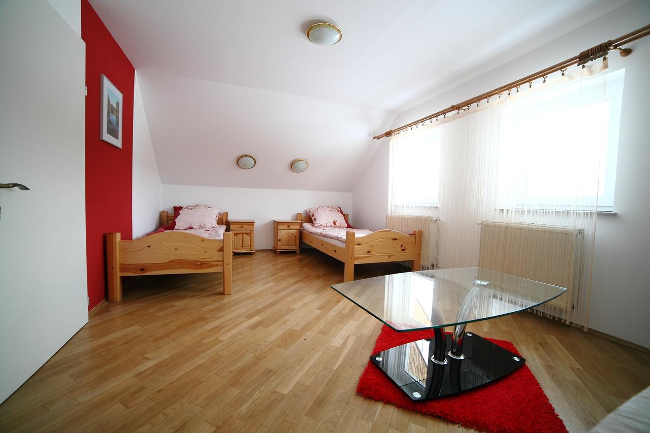 Domki Cztery Pory Roku Czchow Buitenkant foto